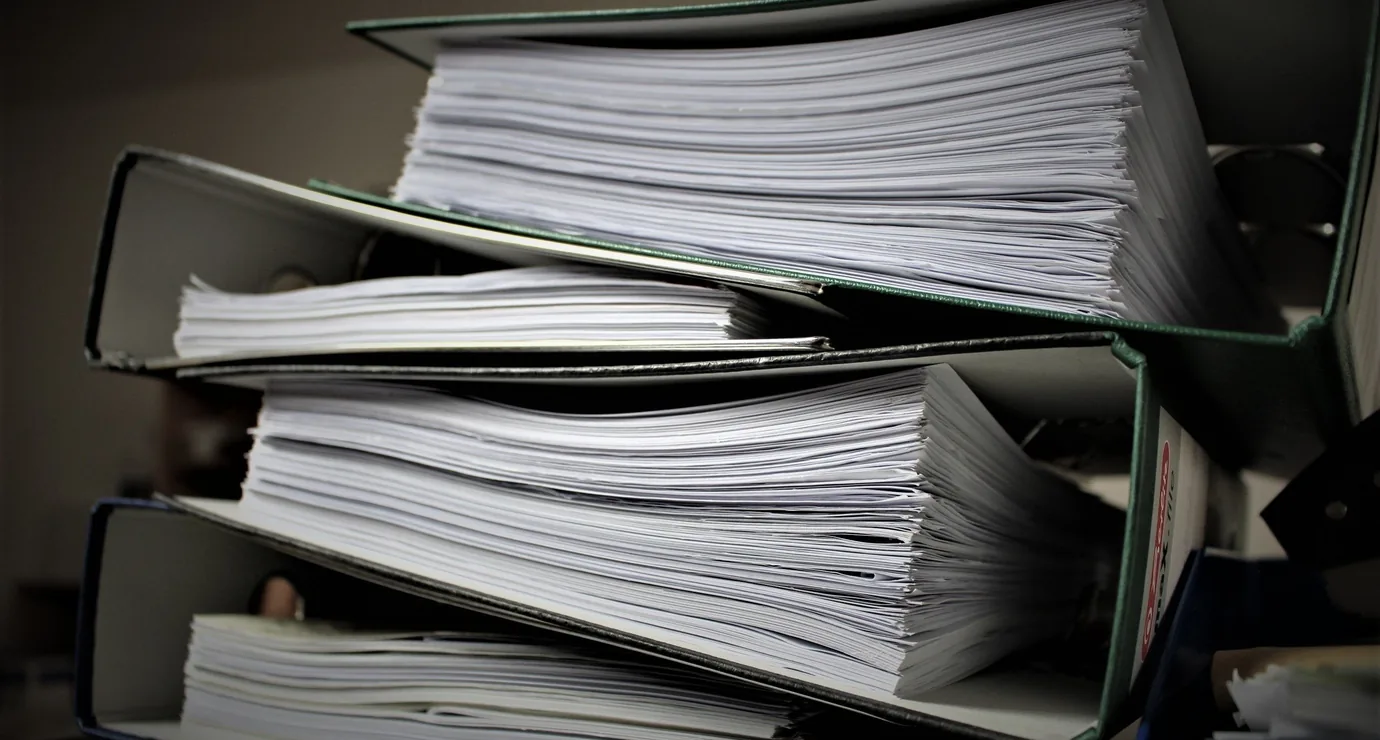 Binders of supplier invoices awaiting mid-office reconciliation